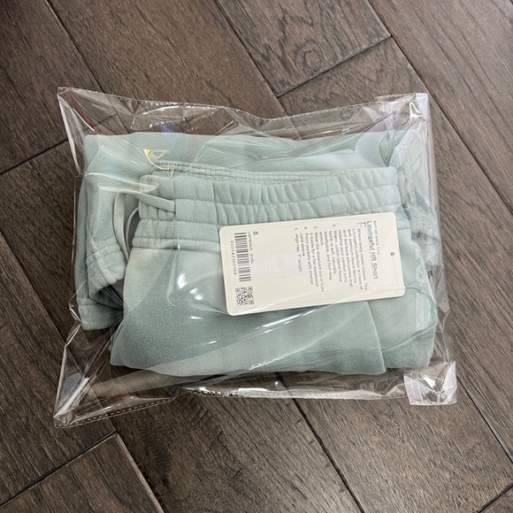 Lululemon NWT Loungeful High-Rise Short 7" Silver Blue - Picture 8 of 8